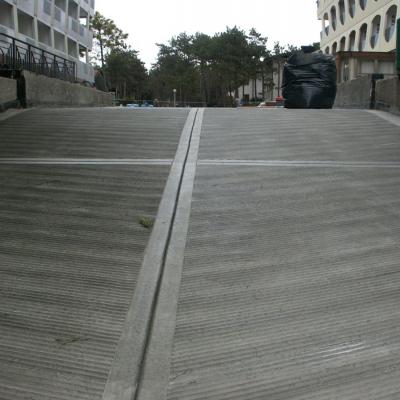 Dettaglio nuova pavimenatzione rampa di accesso solaio carrabile